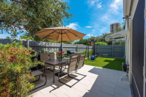 Renovated 2BR Home - Hot Tub, Gym & Beach Nearby